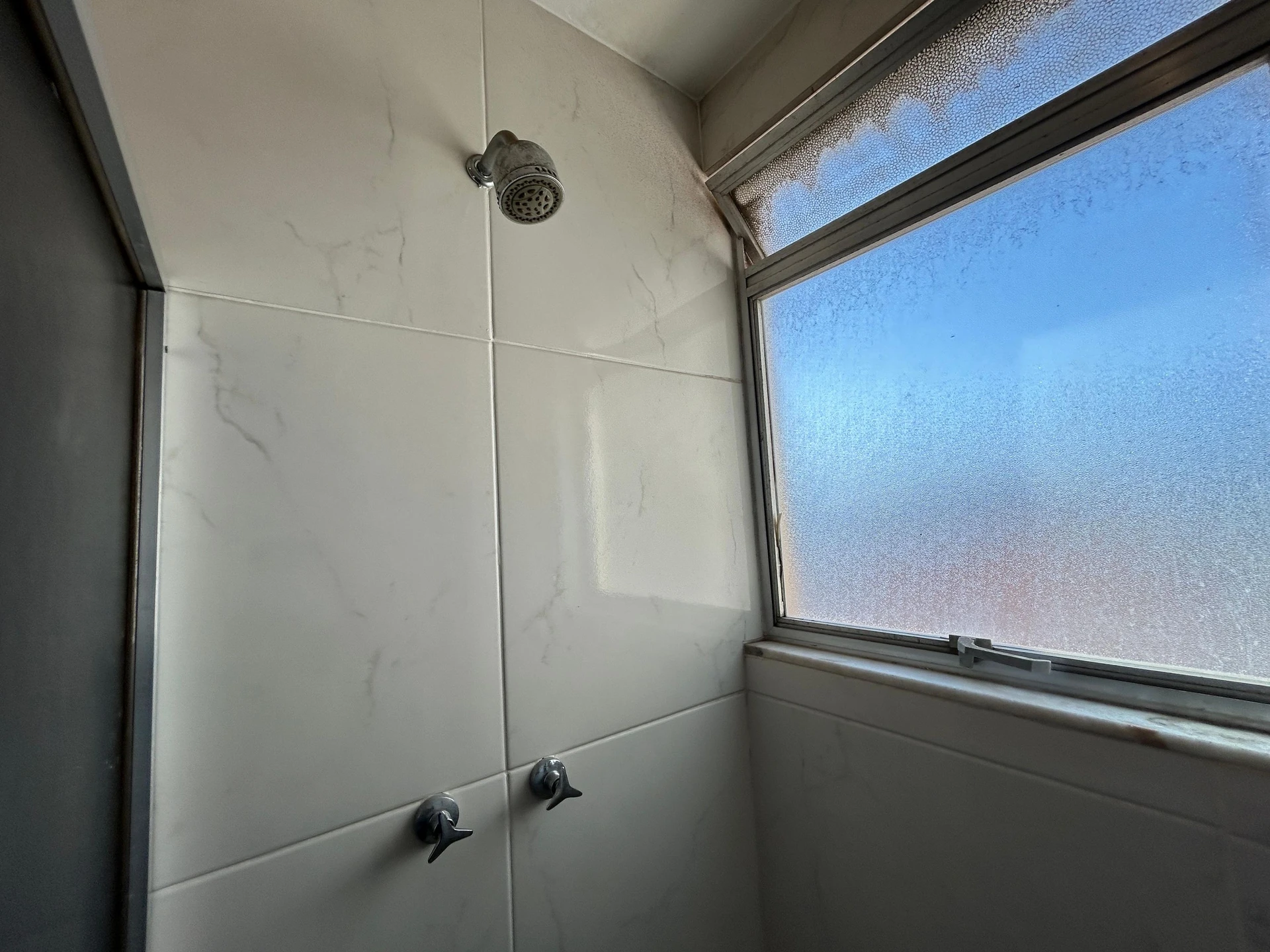 Unfurnished rental apartment with 2 bedrooms and parking — photo 39