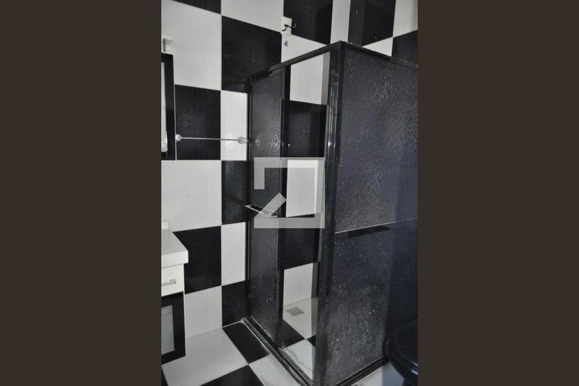 Rental house with a suite and 6 bedrooms — photo 33