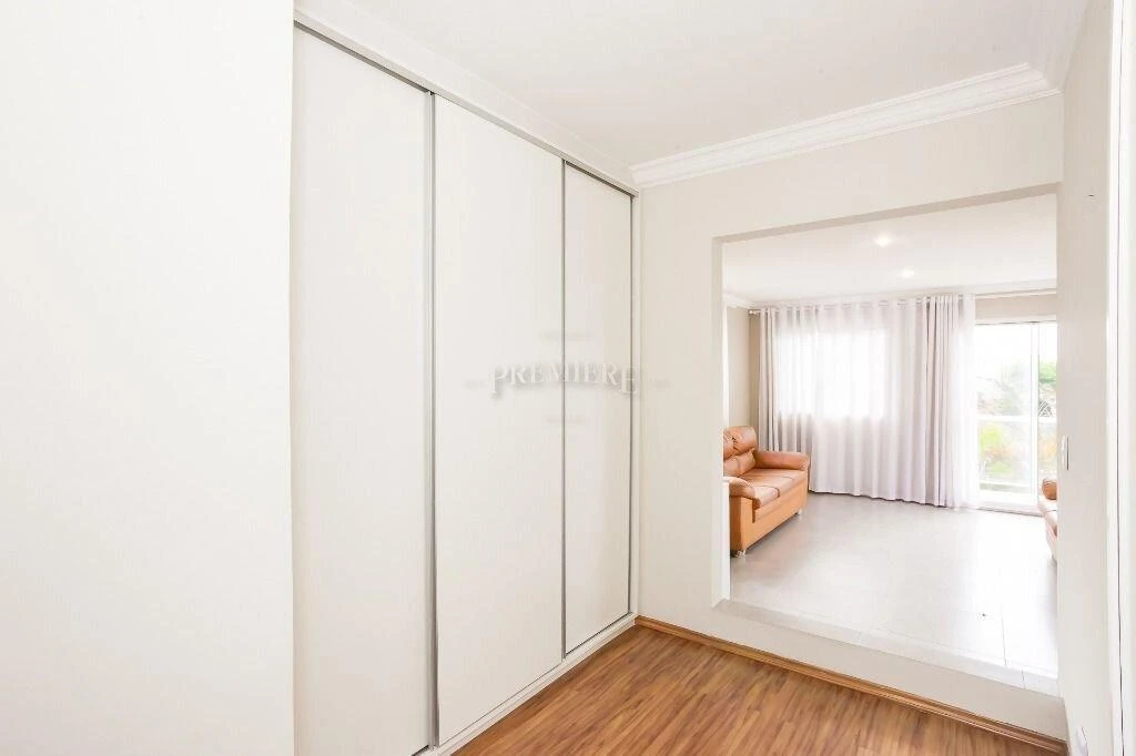 4-bedroom house with a walk-in closet in Curitiba — photo 40