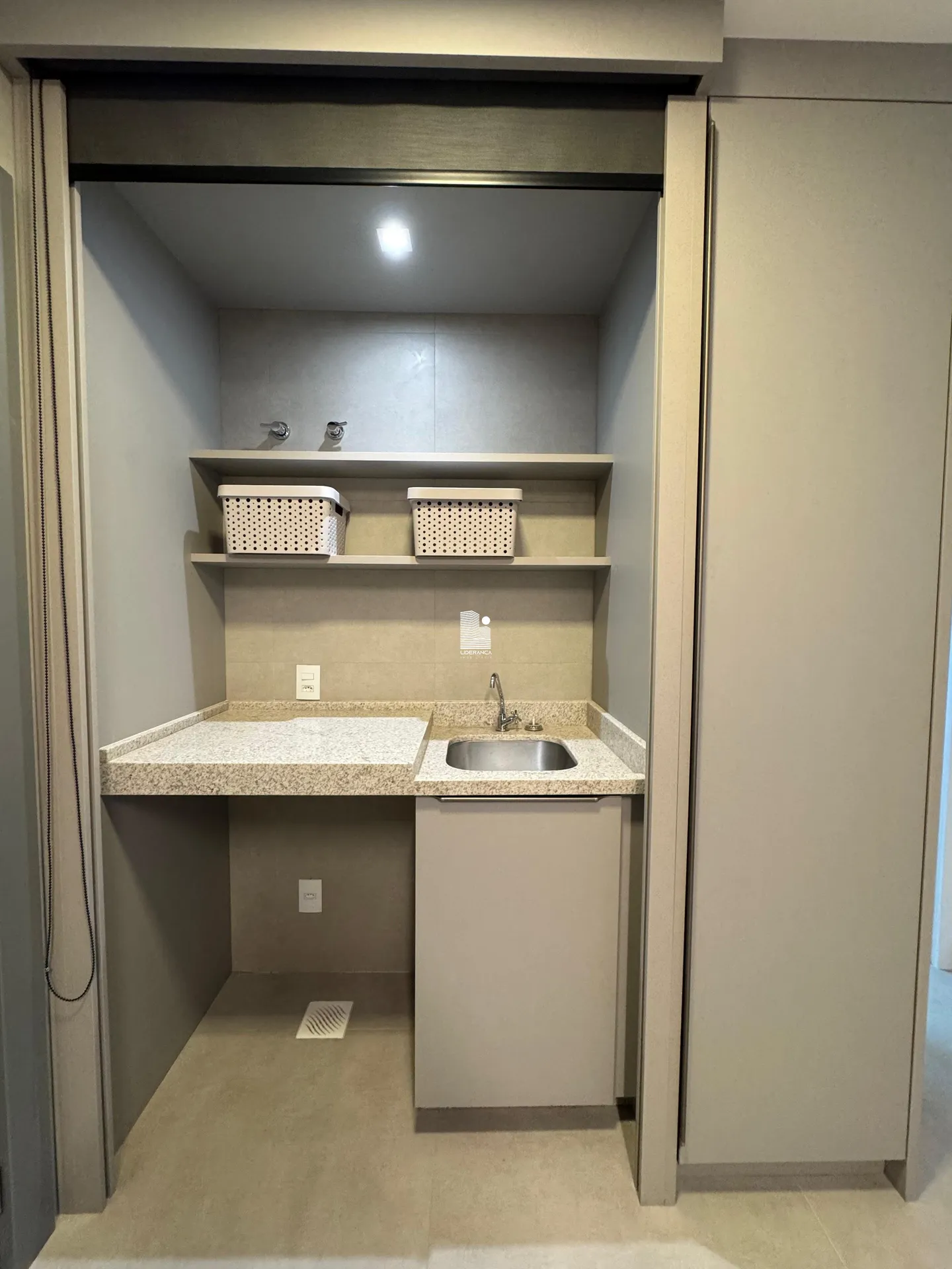 Furnished studio in a building with a gym — photo 10