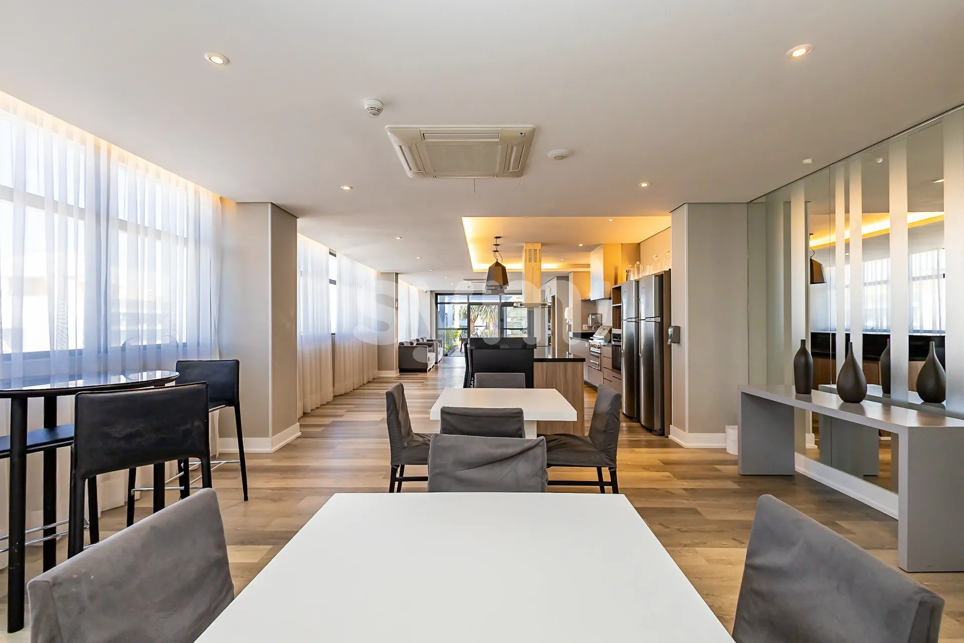 Furnished 2-bedroom apartment with a balcony grill — photo 22