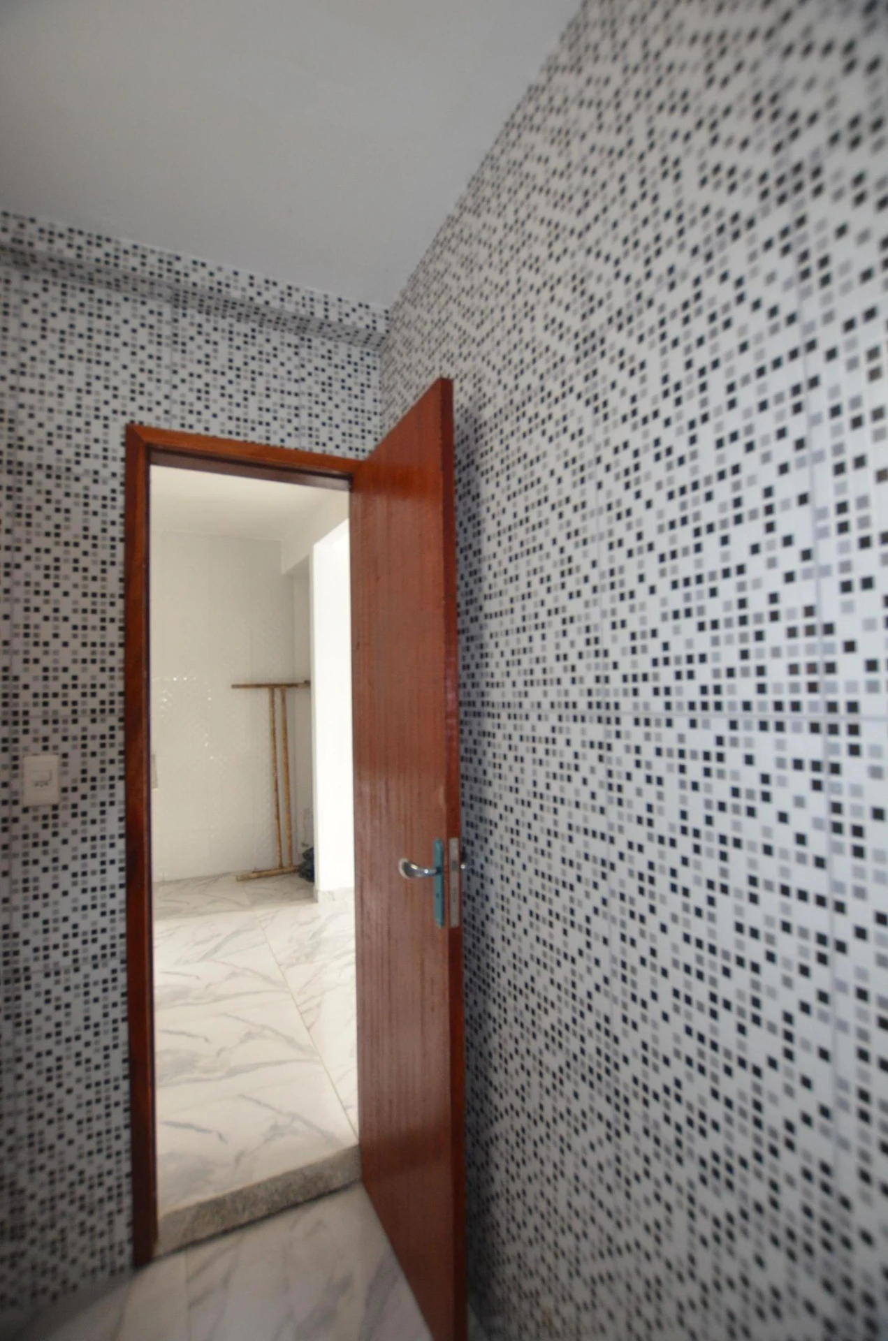 2-bedroom house with a bathtub — photo 28