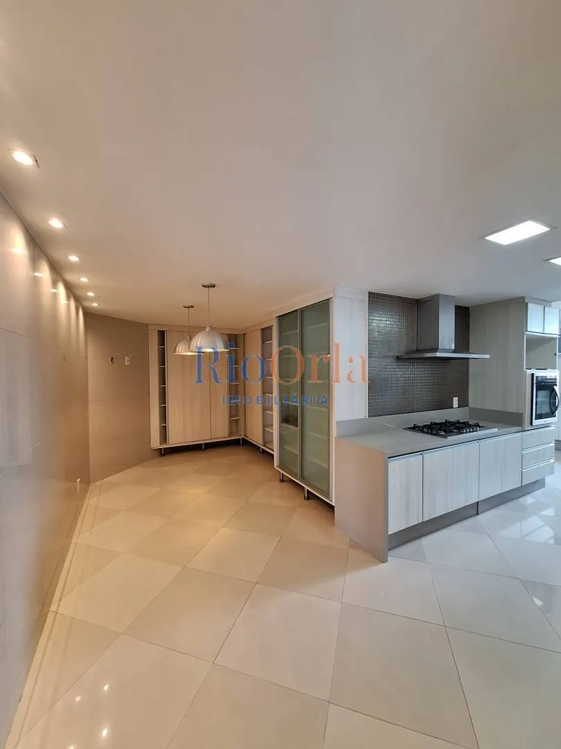 Unfurnished apartment with 4 bedrooms and 5 bathrooms — photo 58