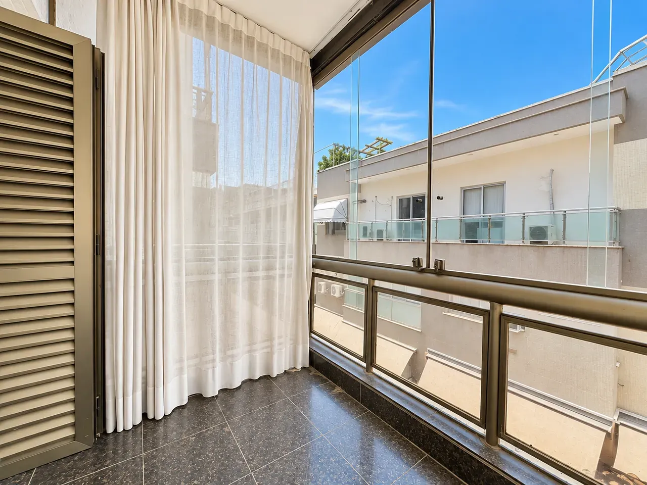 Furnished apartment, 268 m², with a water view — photo 30
