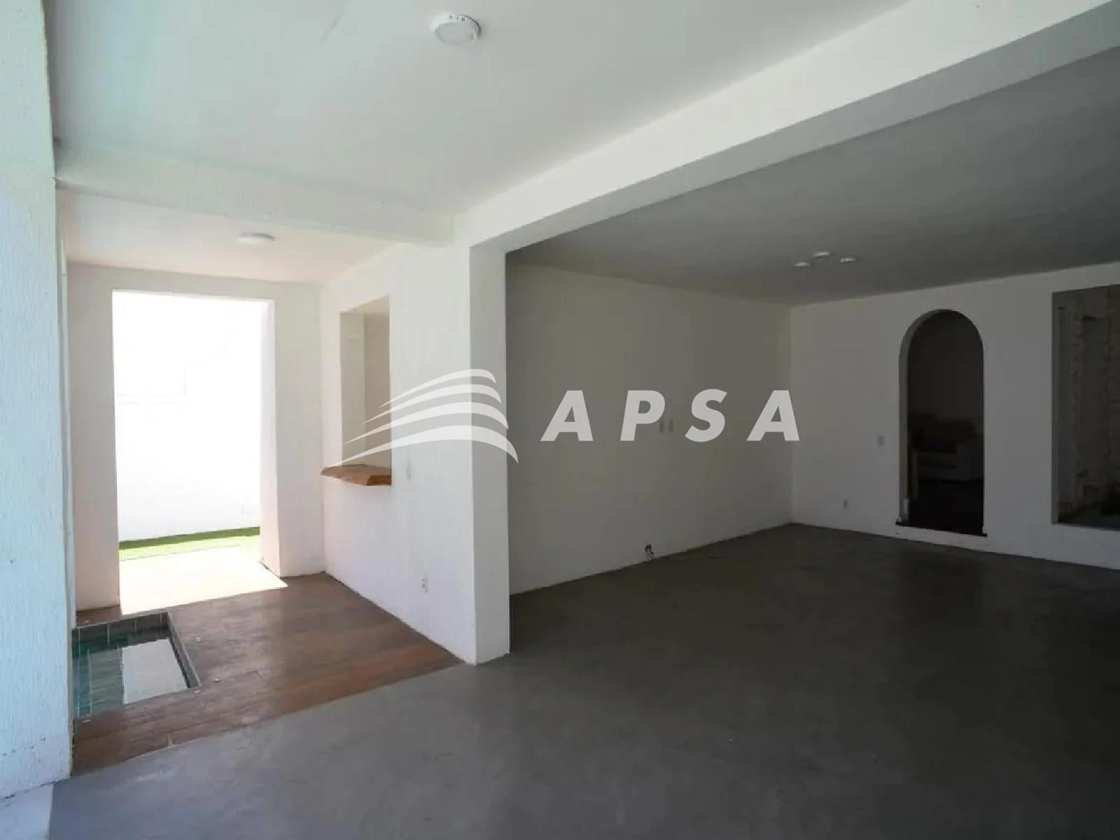 4-bedroom house with a private pool