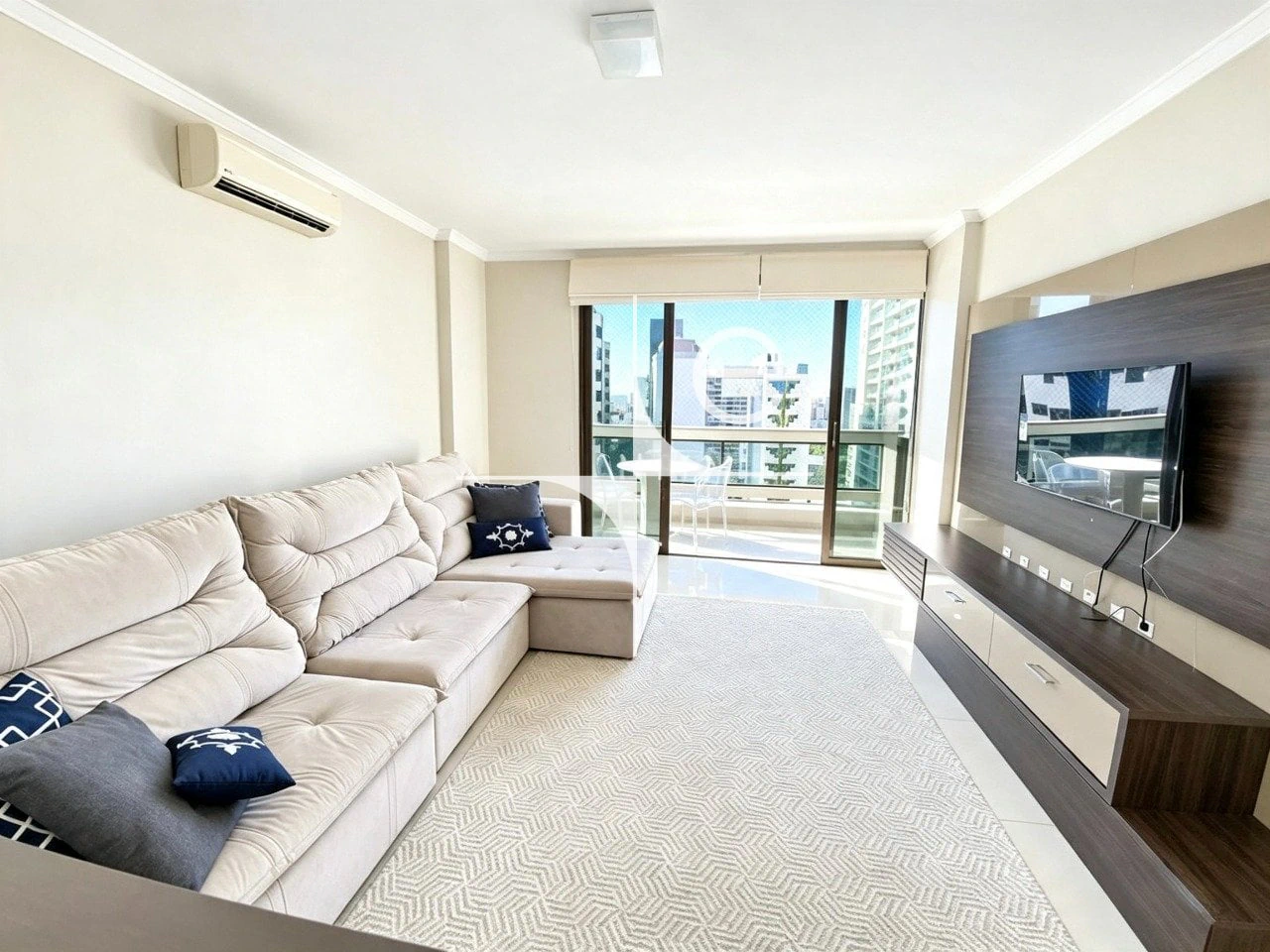 Apartamento de 4 quartos com janelas do piso ao teto, Centro — photo 3