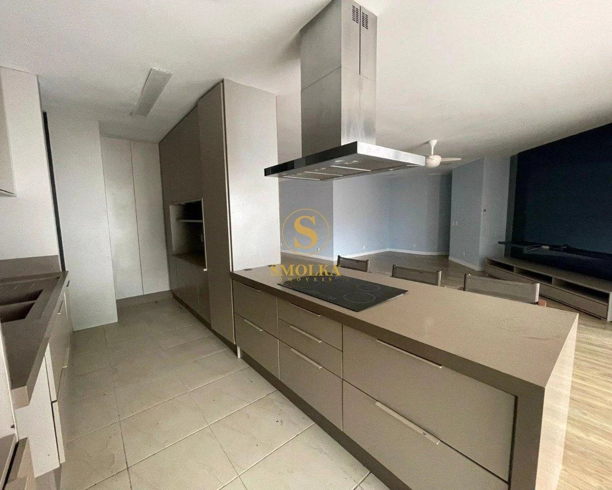 283 m² unfurnished apartment with 3 en-suite bedrooms
