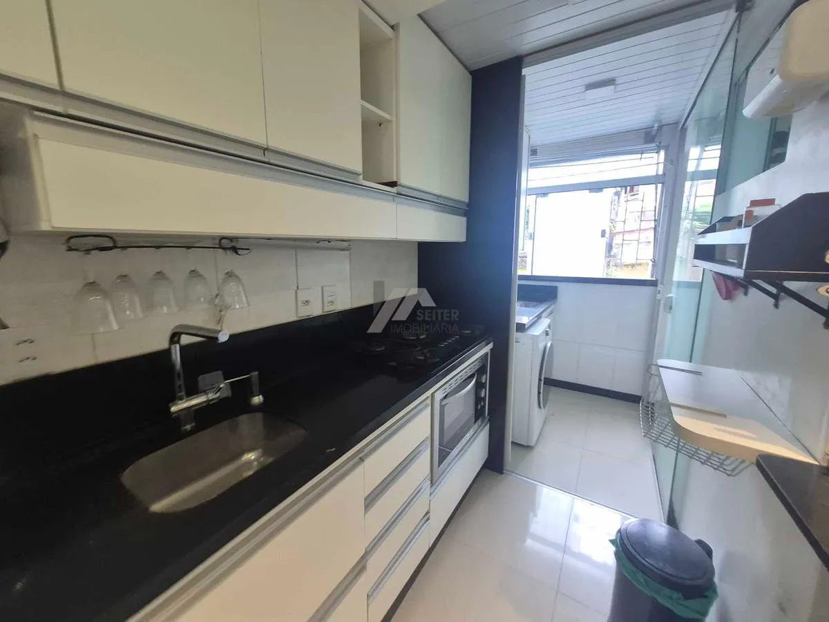 3-bedroom apartment with a glass-enclosed balcony — photo 6