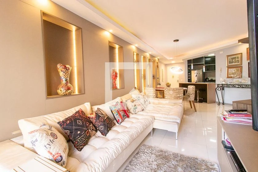 3-bedroom apartment with balcony in great condition