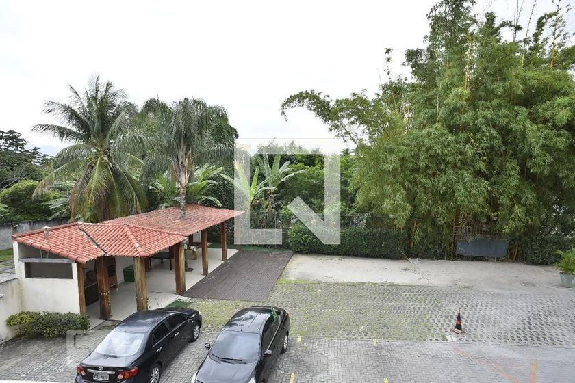 Apartamento de 2 quartos em condomínio com piscina — photo 3