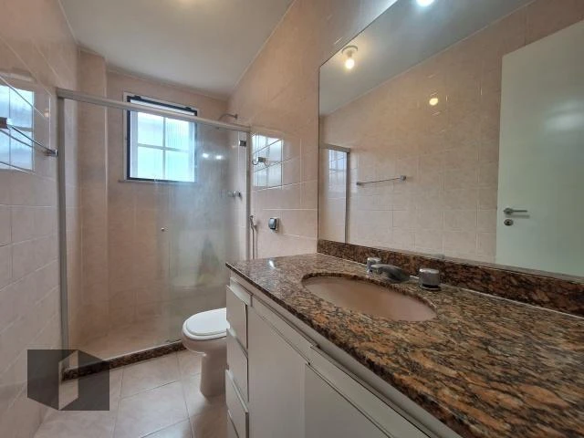 Condominium house with 4 bedrooms and 3 bathrooms — photo 42