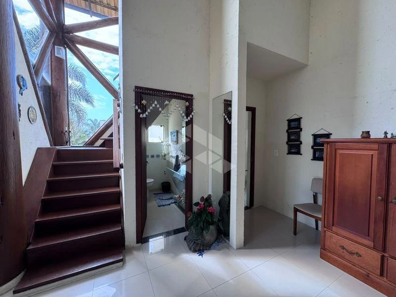 Walk-in closet in a 3-bedroom house, 224 m² — photo 24