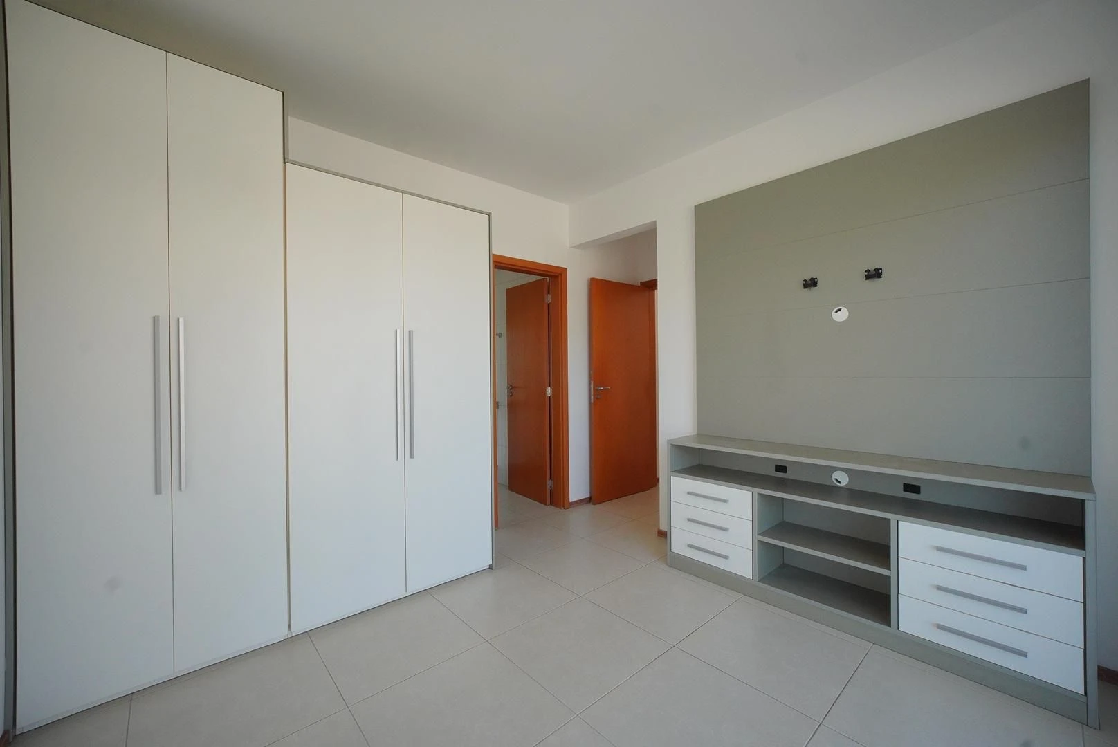 2-bedroom apartment with a private pool — photo 4
