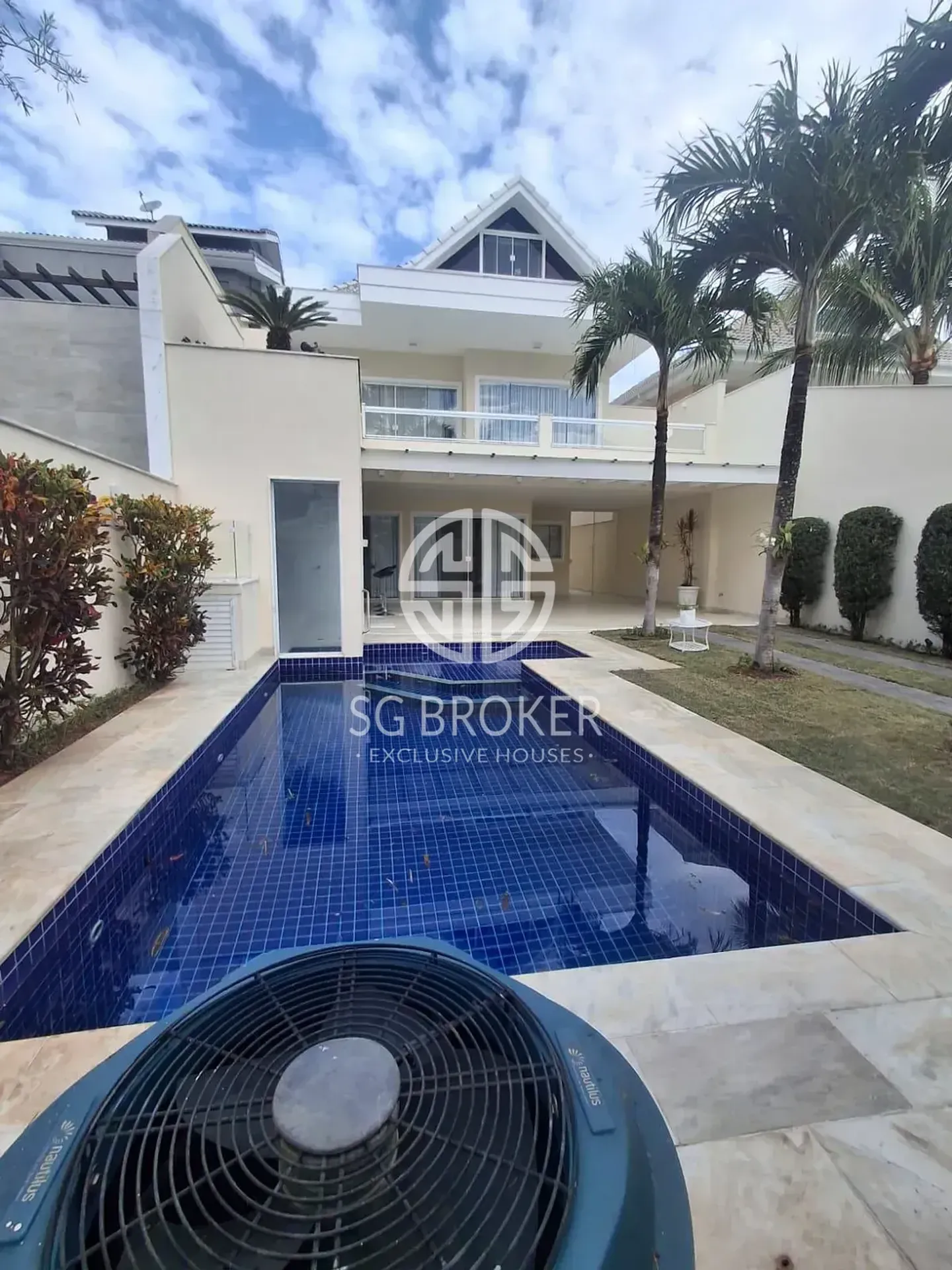 Casa com 5 suítes e 5 banheiros, 330 m² — photo 3