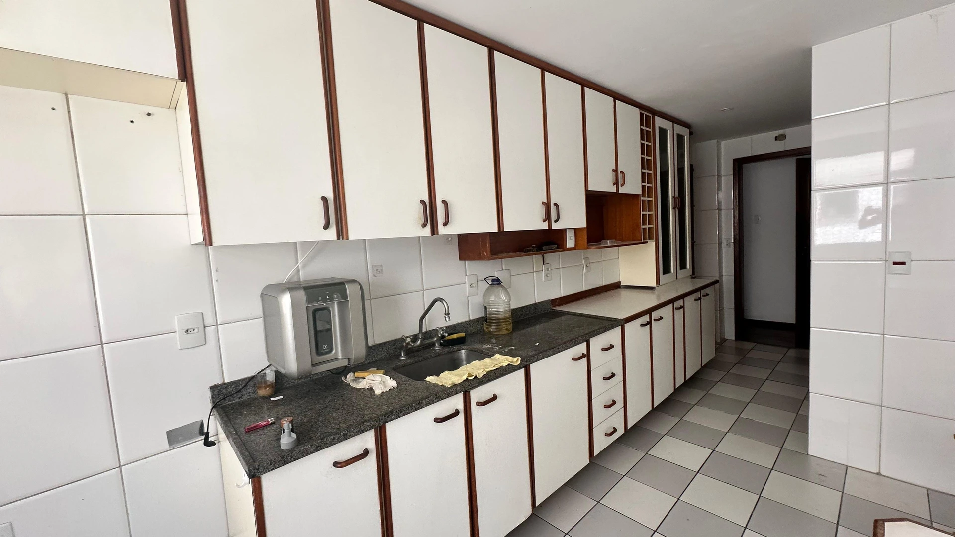 Apartment with built-in wardrobes and a balcony — photo 24