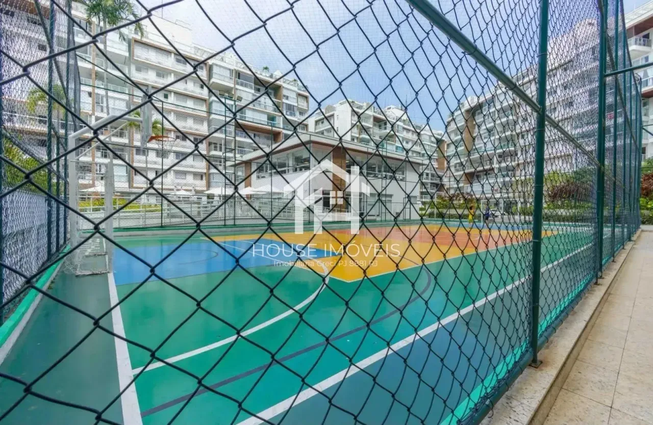 Панорамные окна и 3 спальни: квартира 150 м² — photo 37