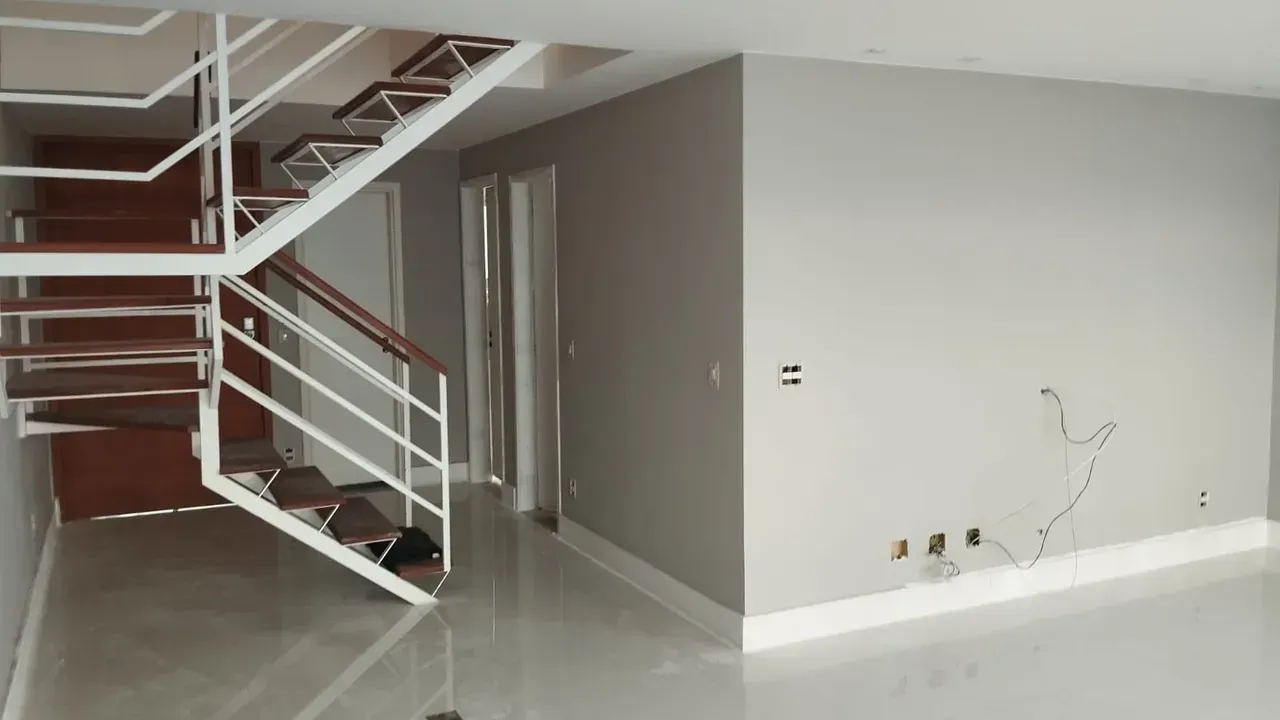 House with 5 bedrooms and 5 bathrooms and balcony grill — photo 18