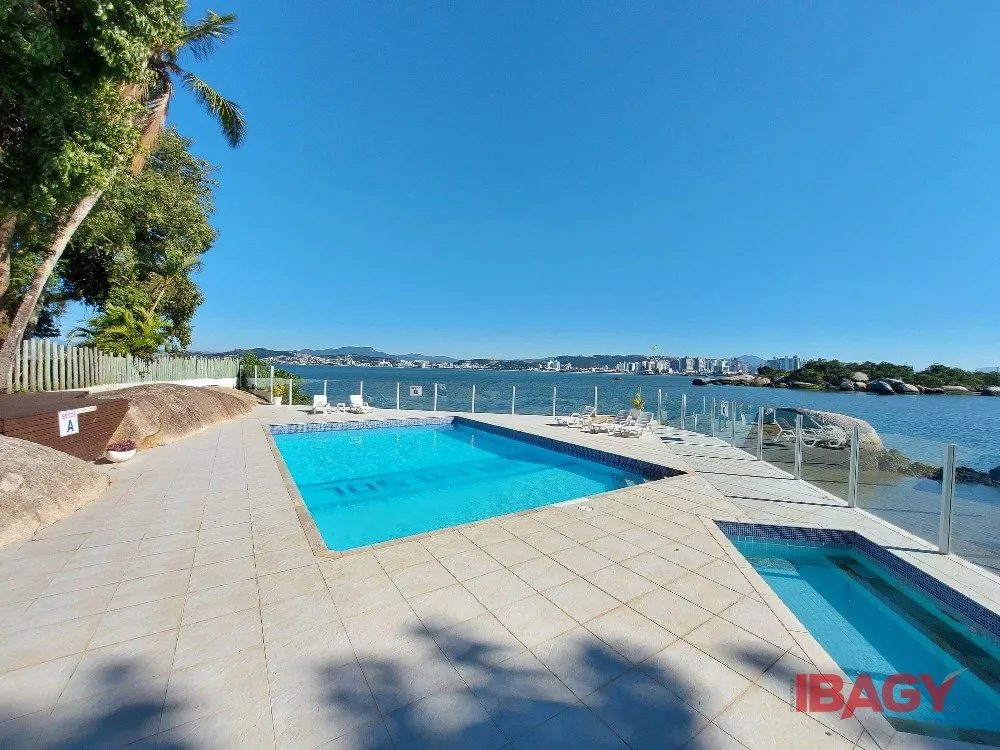 Apartment, 60 m², with a water view