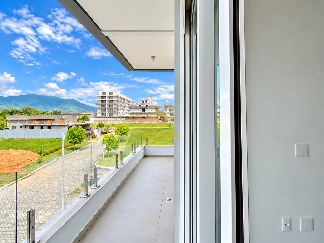 5-bedroom house with floor-to-ceiling windows — photo 82