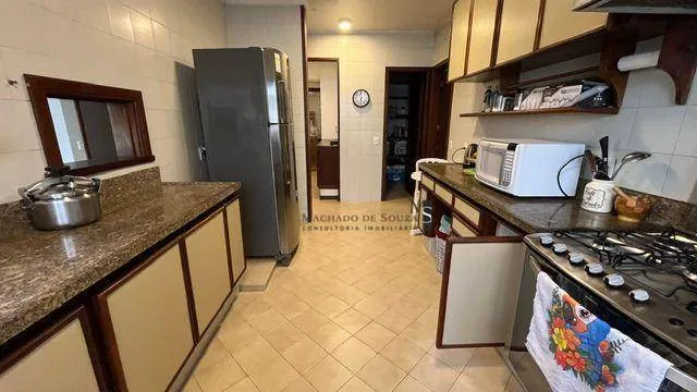 Furnished house, 395 m², with a glass-enclosed balcony — photo 36