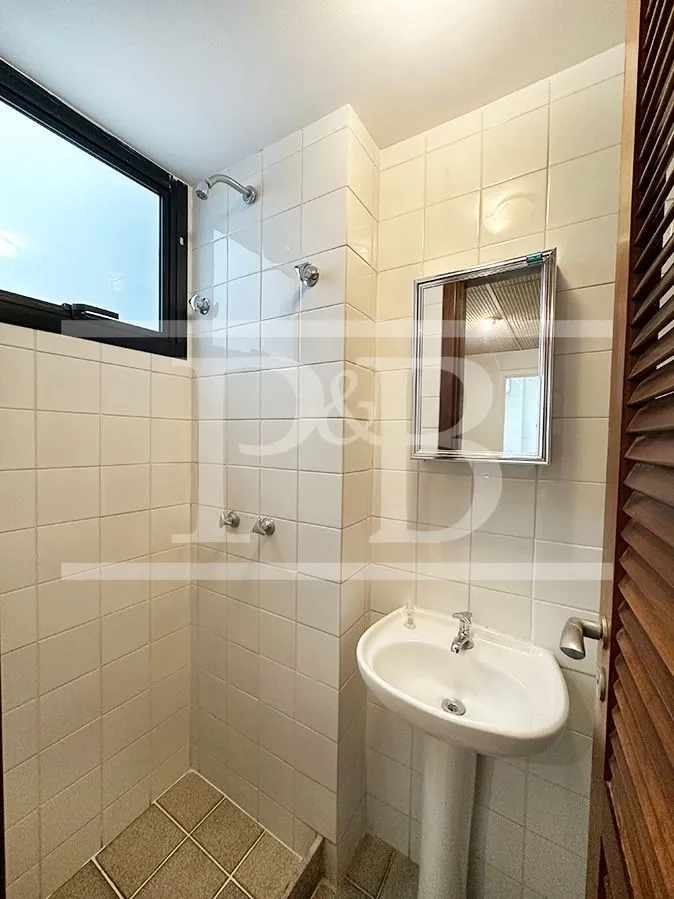 300 m² apartment with 4 bedrooms and 4 parking spots — photo 31