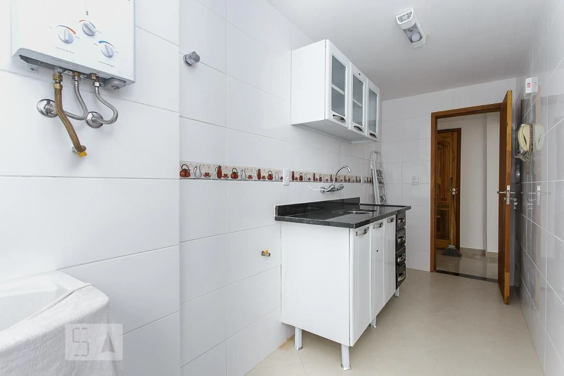 2-bedroom apartment in a building with a gym — photo 2