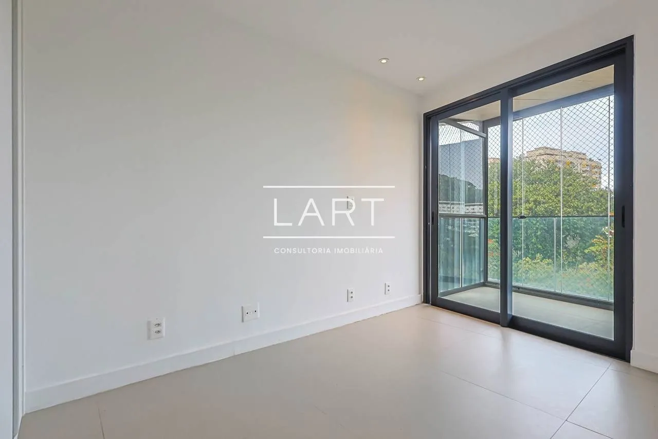 180 m² apartment with 3 bedrooms and 2 parking spots — photo 3
