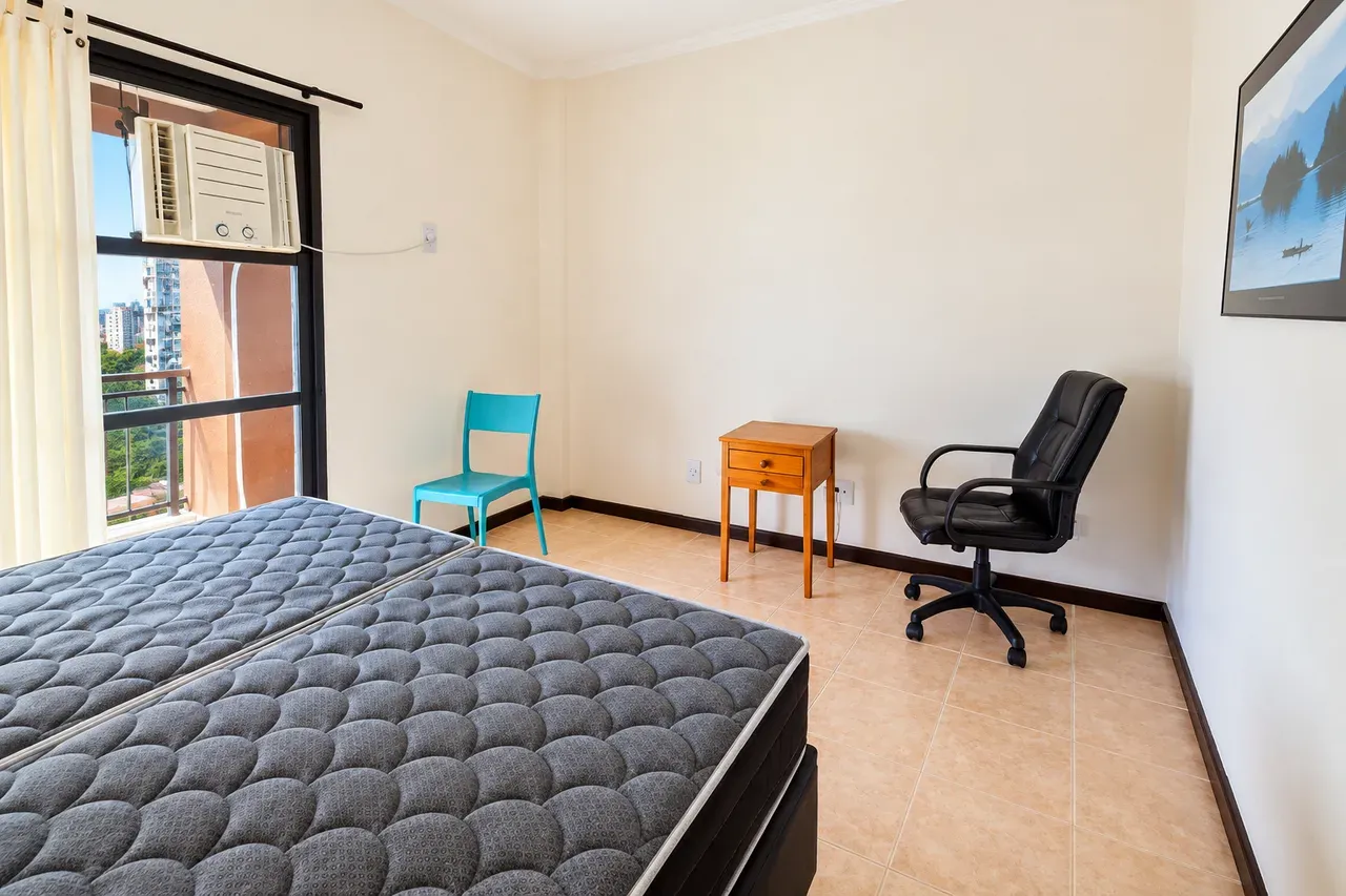 2-bedroom apartment with a bathtub — photo 4