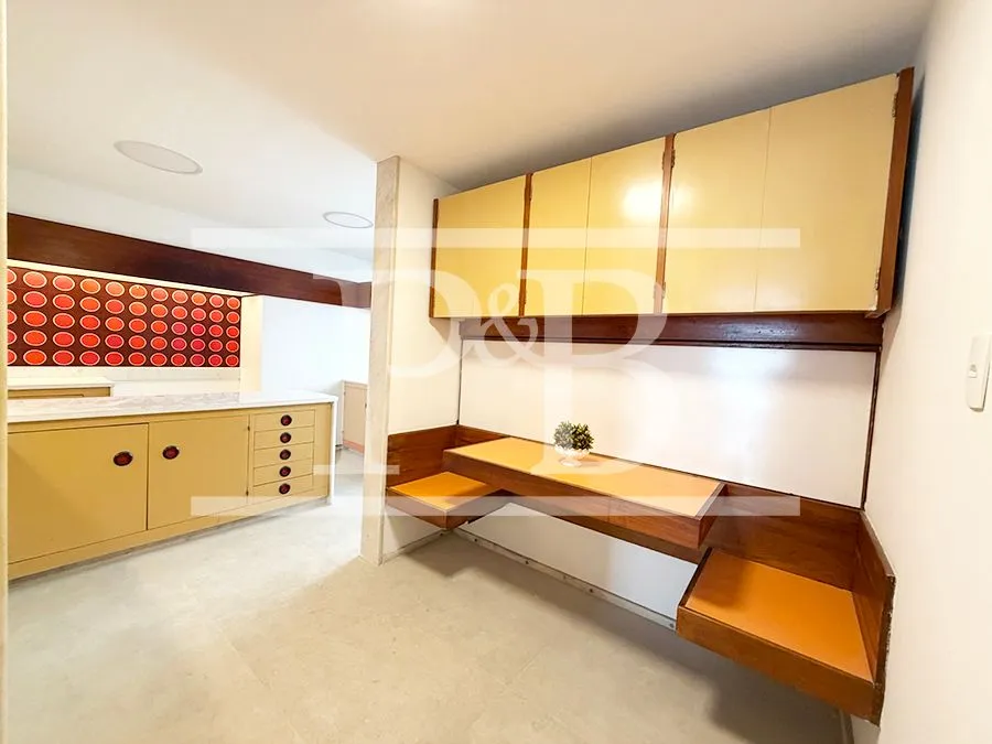 310 m² apartment with floor-to-ceiling windows and a bathtub — photo 5