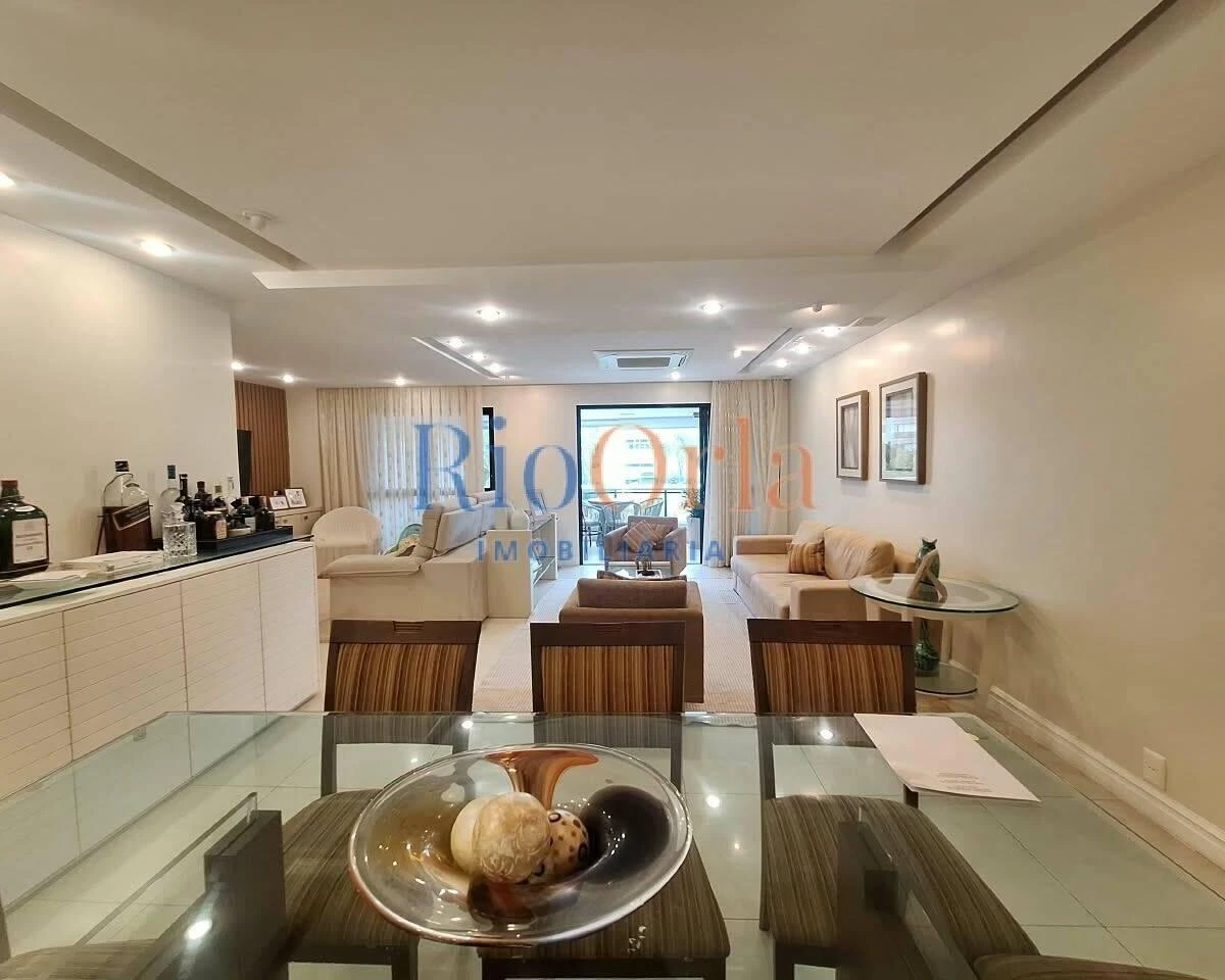 Floor-to-ceiling windows in a 4-bedroom apartment, 156 m² — photo 5
