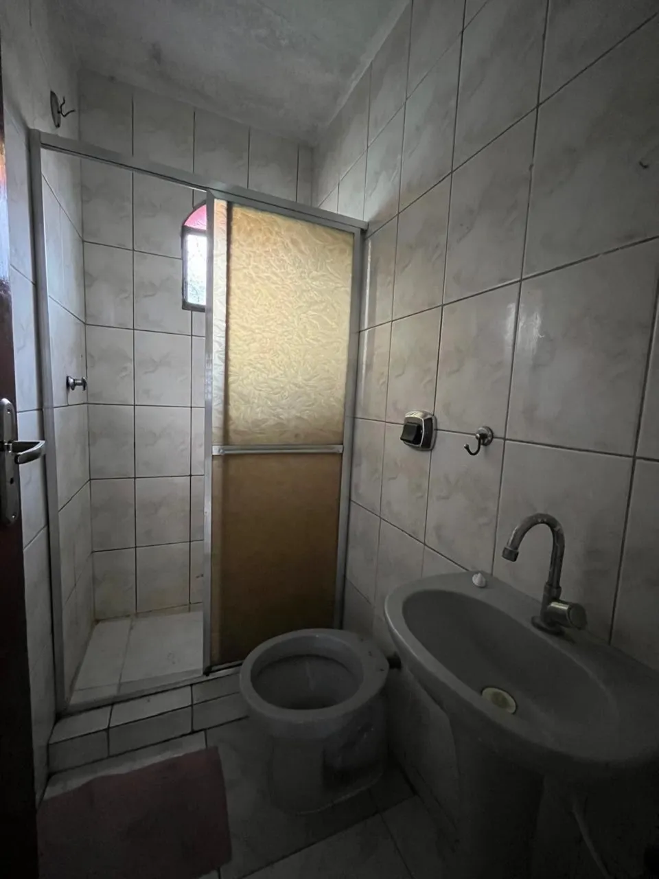 2-bedroom apartment with 1 bathroom, no parking — photo 5