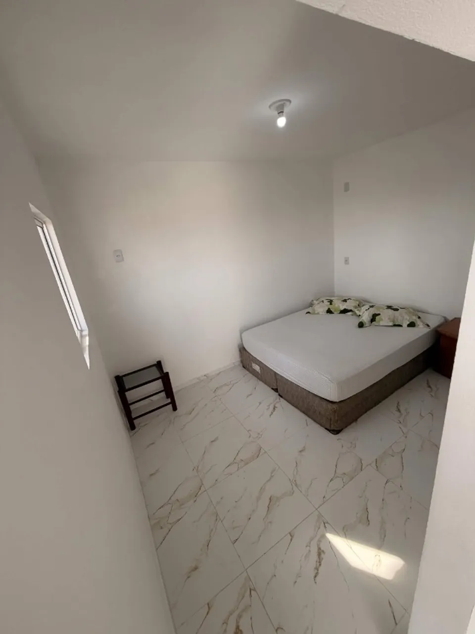 1-bedroom apartment with electric showerhead and 1 parking spot