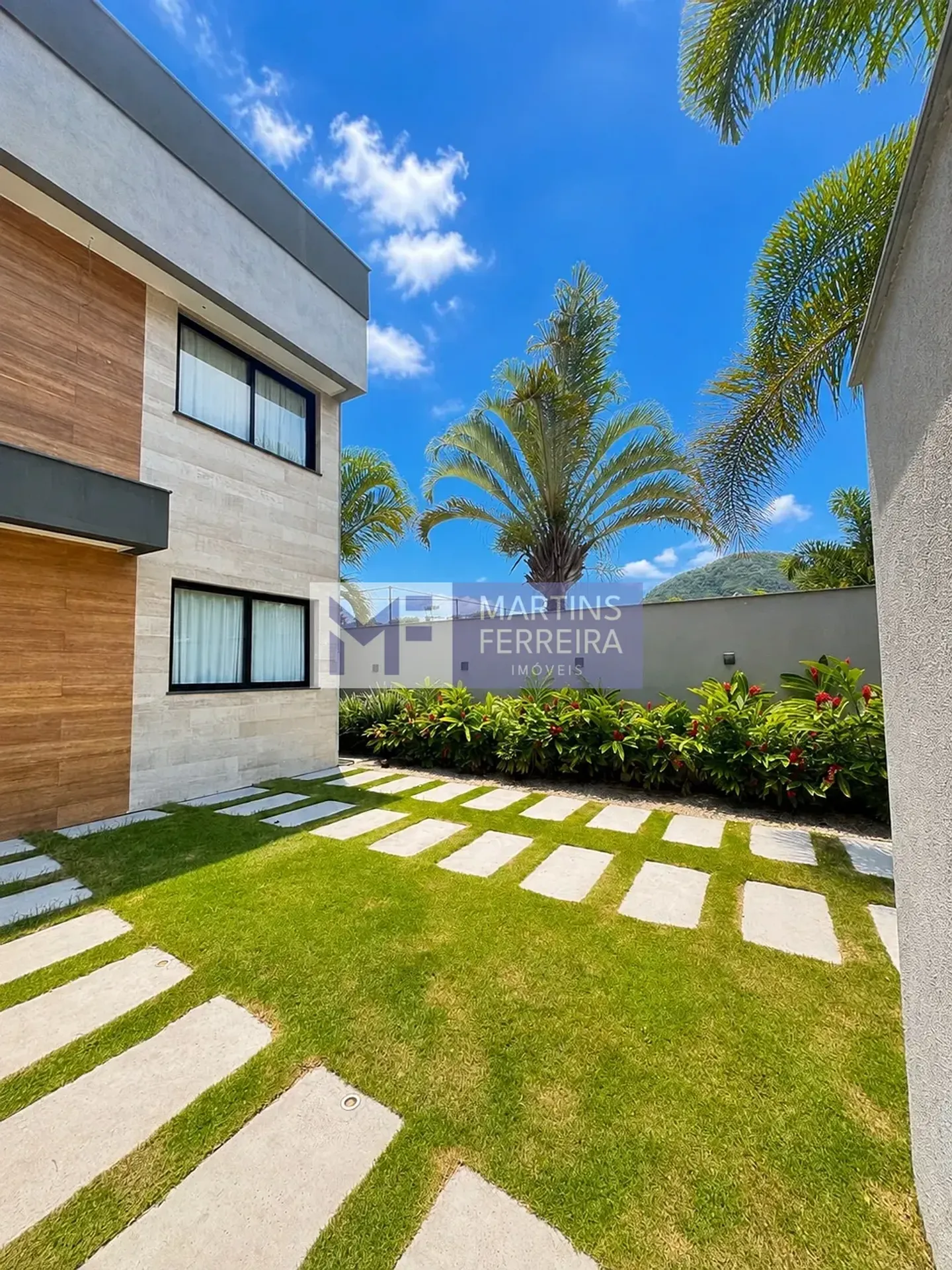 Duplex house with 5 en-suite bedrooms and open-plan kitchen — photo 9
