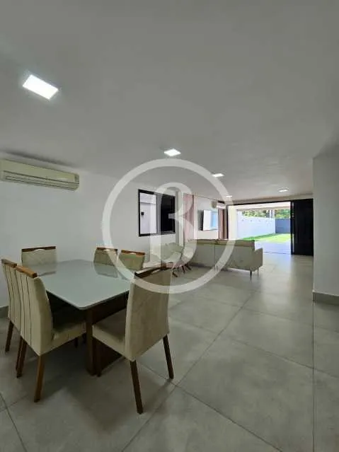 House with 4 bedrooms, 5 bathrooms and open-plan kitchen — photo 5
