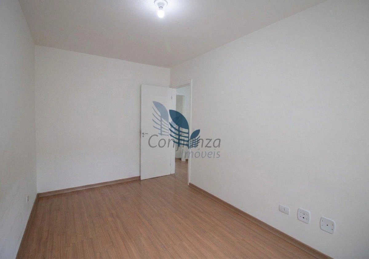 3-bedroom house with a glass-enclosed balcony in Curitiba — photo 15