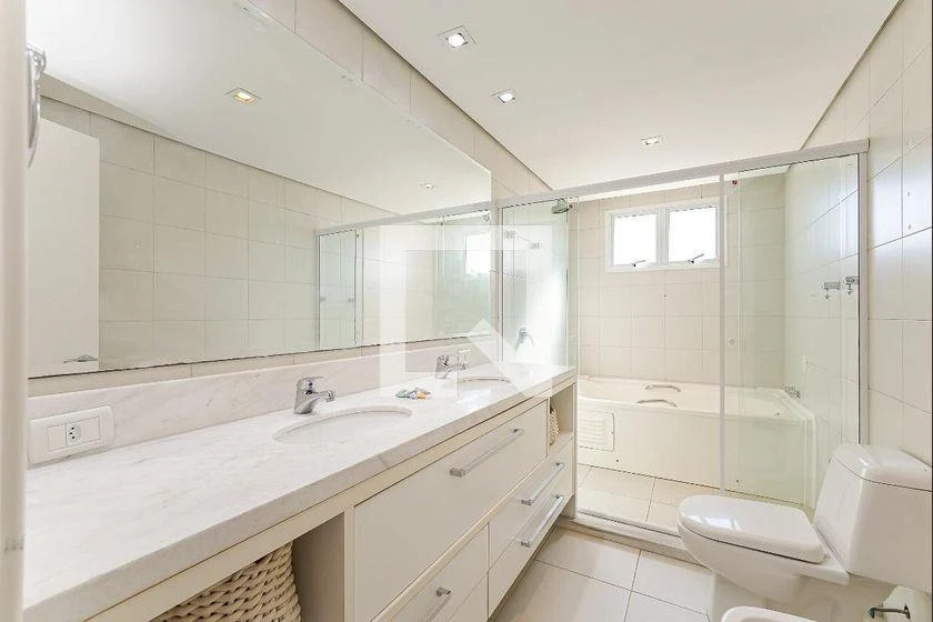 Furnished apartment with 3 en-suite bedrooms and 211 m² — photo 25