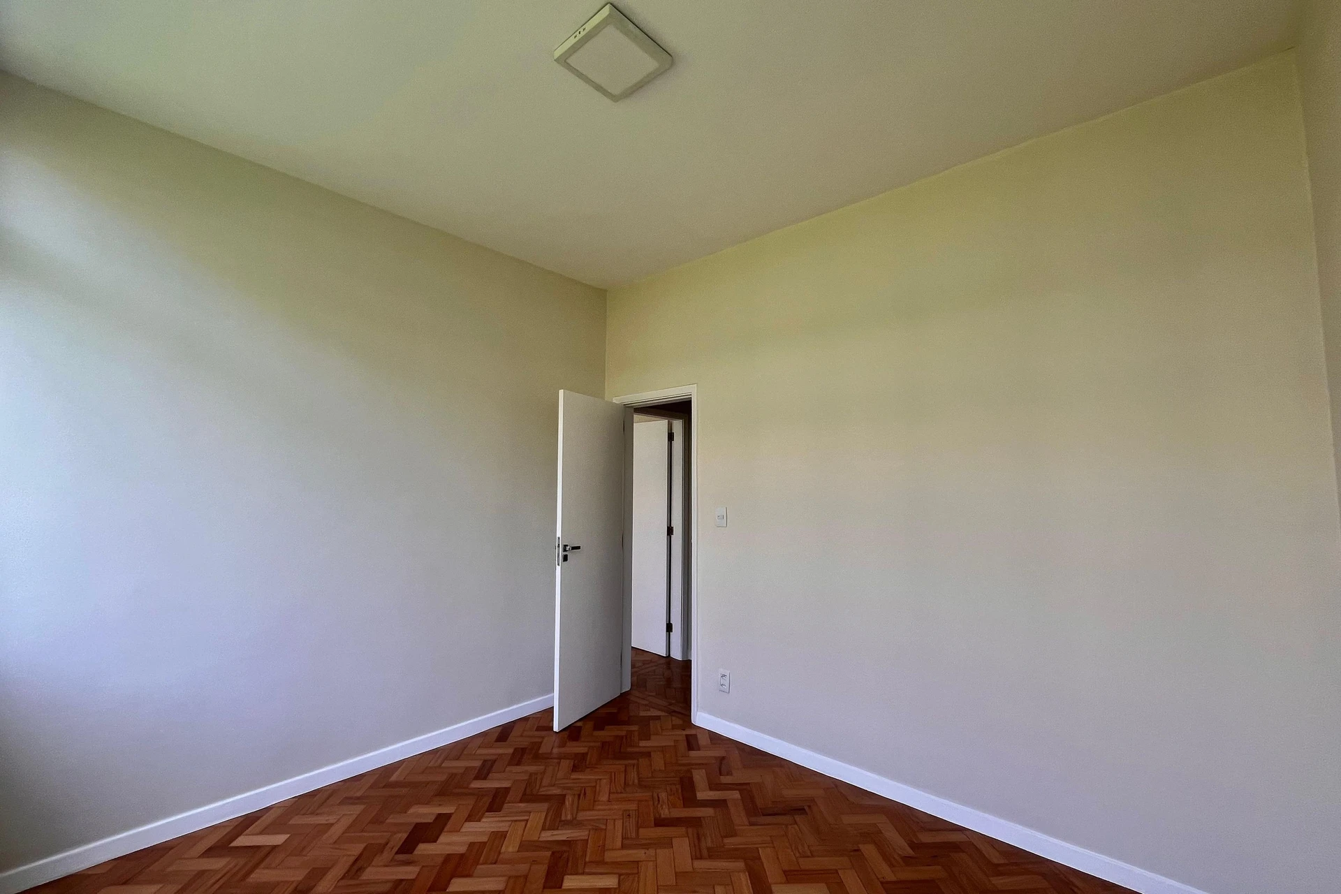 2-bedroom apartment with floor-to-ceiling windows — photo 47