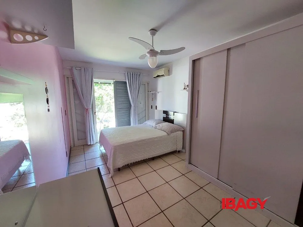 Casa amueblada con 4 dormitorios y 950 m² — photo 27