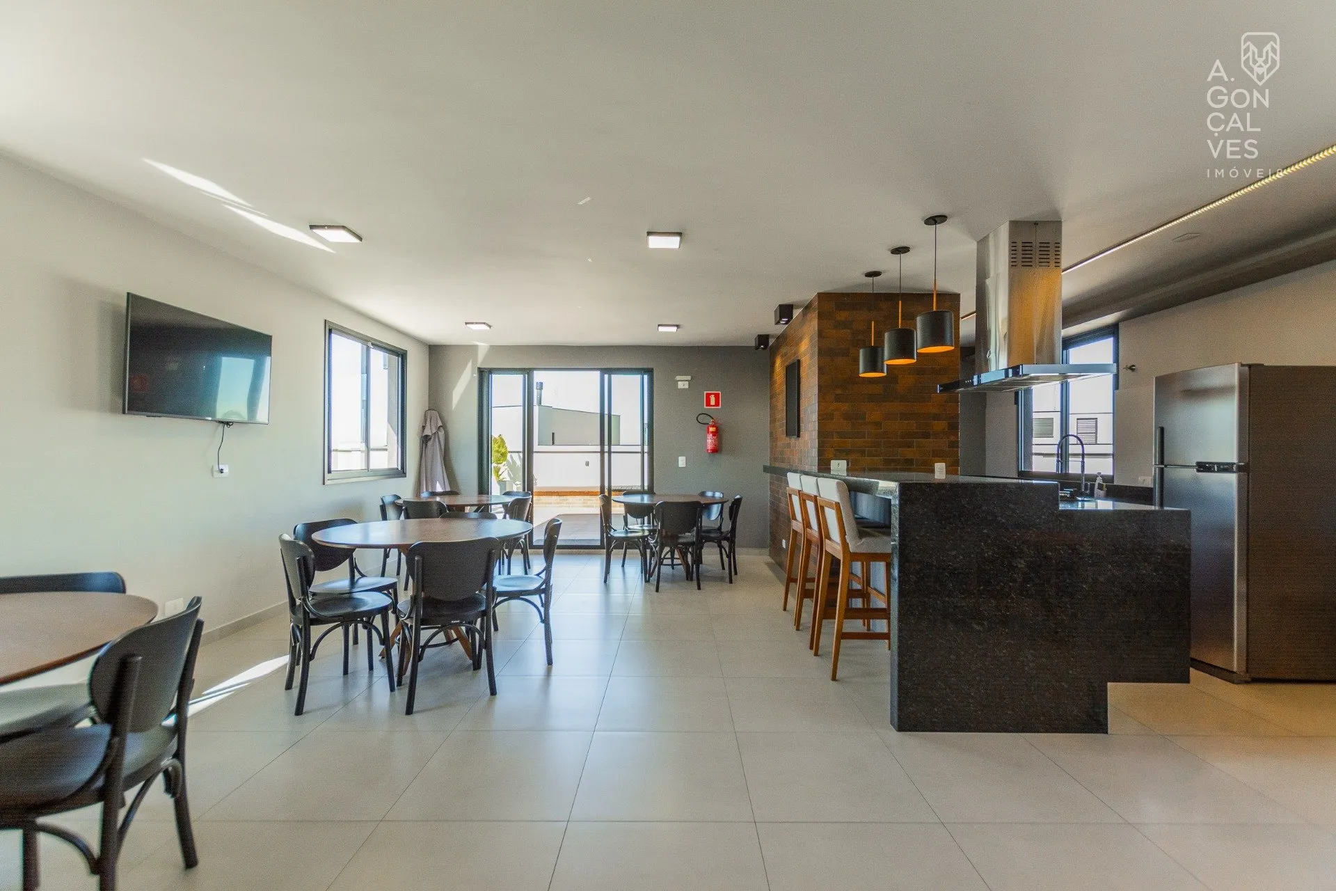 83 m² apartment with 2 bedrooms and american-style kitchen — photo 22