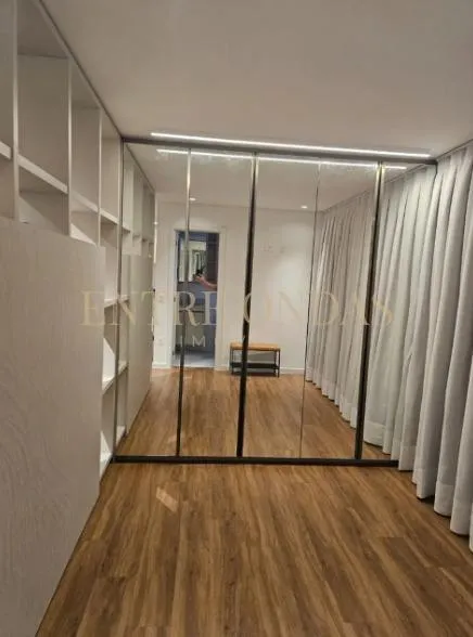 39 m² studio with a water view and a walk-in closet — photo 10