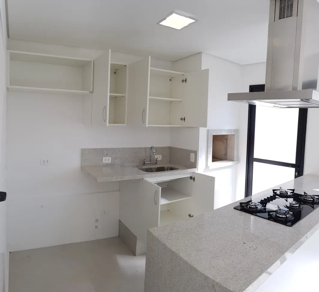Unfurnished 260 m² house with 3 bedrooms and 2 parking — photo 3