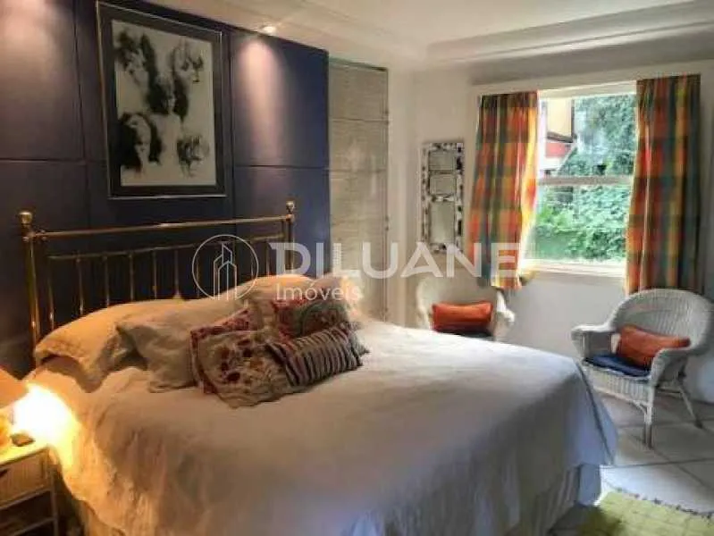 297 m² house with 6 bedrooms and 7 bathrooms — photo 3