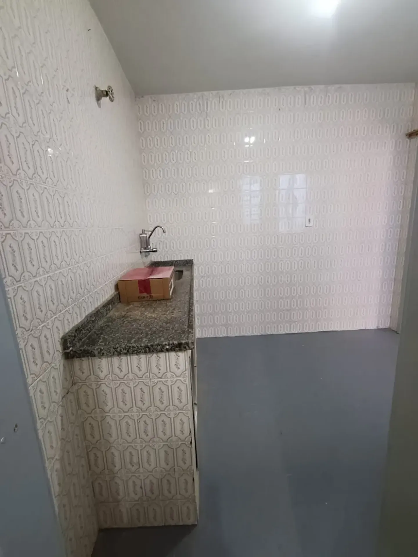 2-bedroom house with wood or laminate floors — photo 2