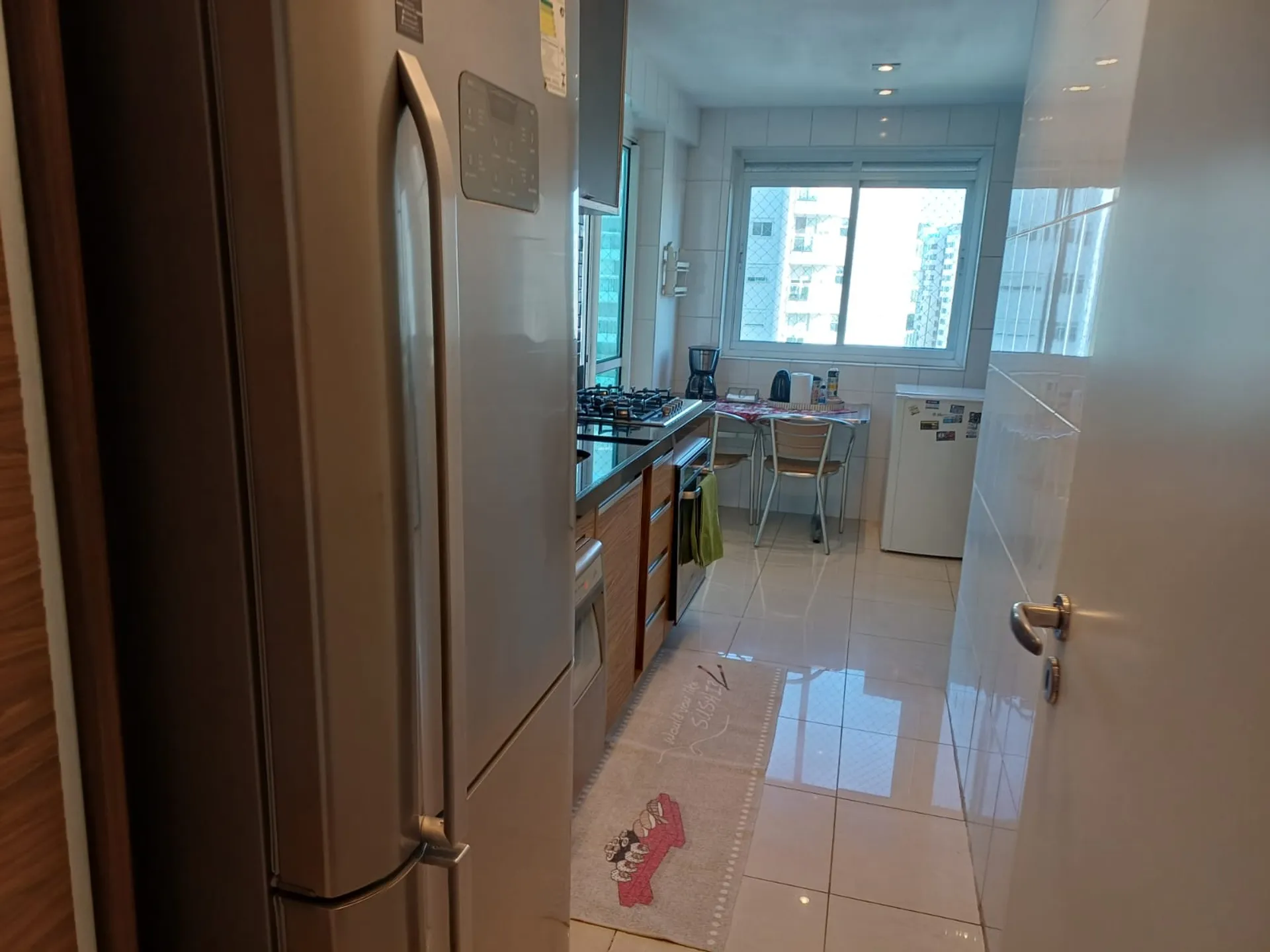 Furnished 3-bedroom apartment with open-plan kitchen — photo 21
