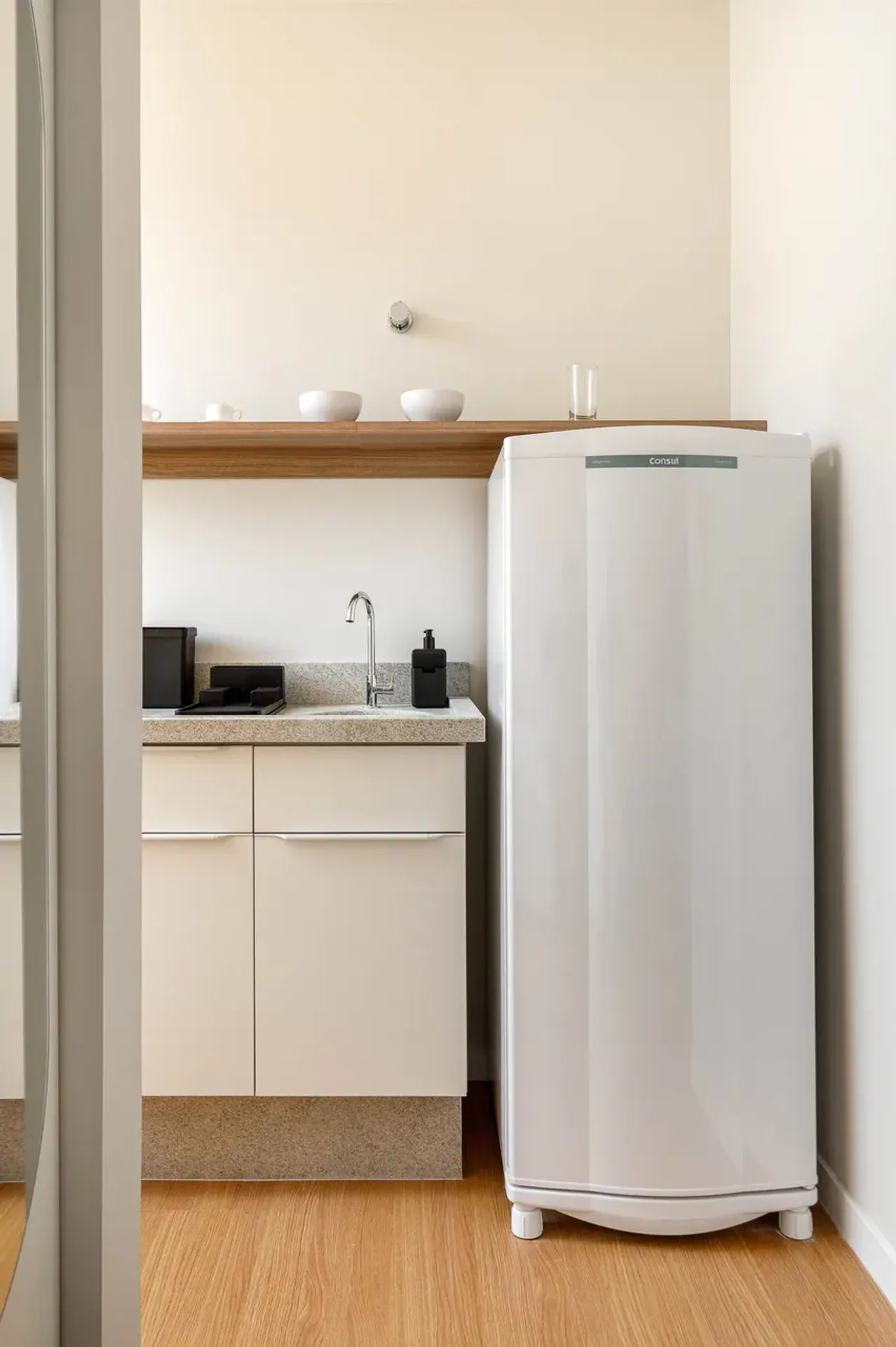 Furnished studio on the 1st floor, with laundry machine and kitchenette — photo 2