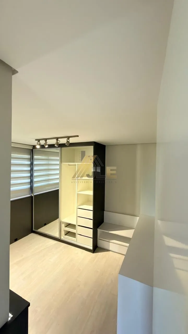 2-bedroom apartment with a glass-enclosed balcony — photo 10