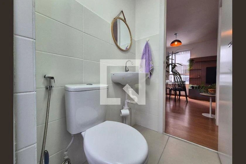 Furnished 2-bedroom apartment with an open-plan kitchen — photo 26
