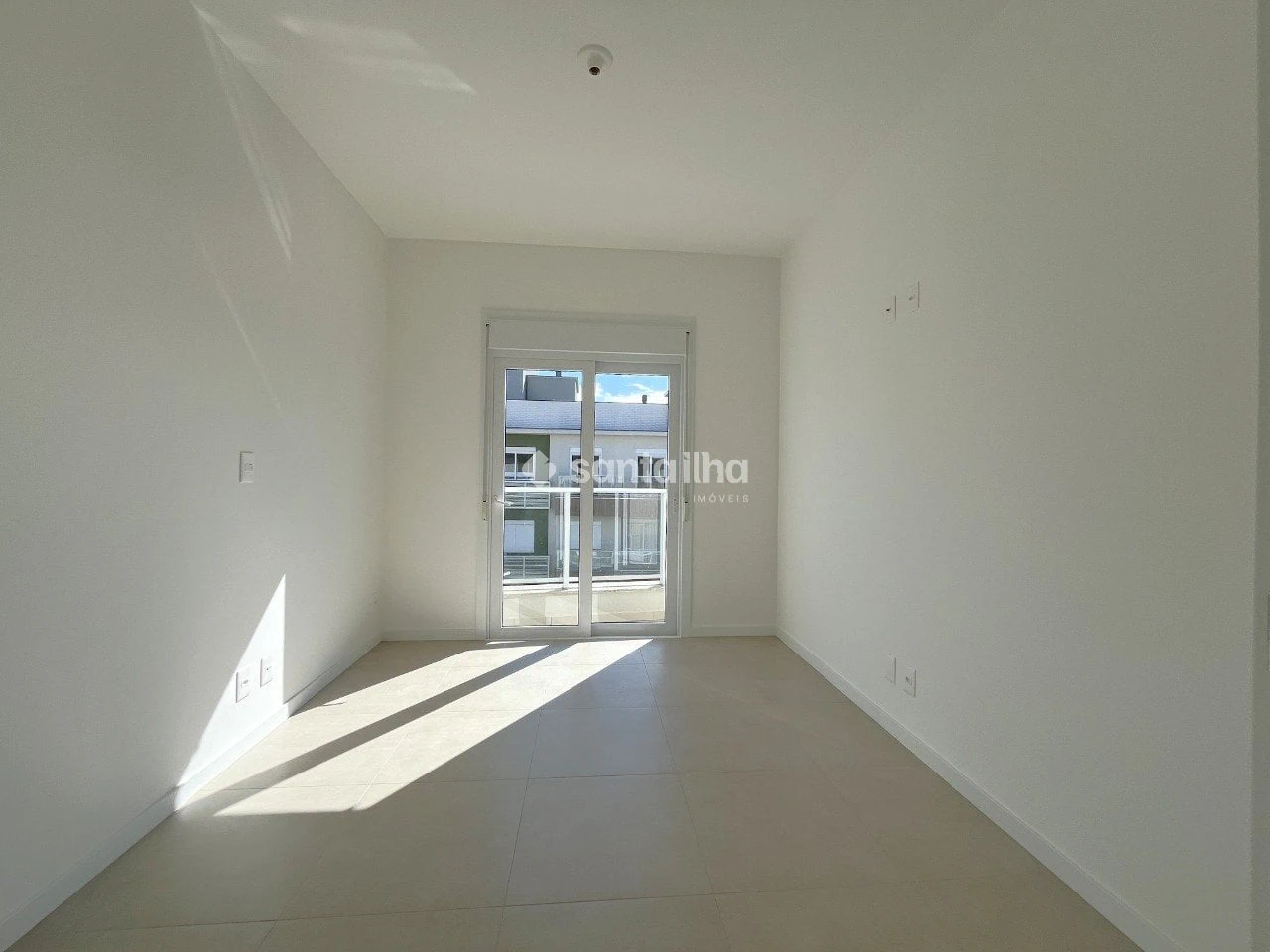 Вид на воду та 3 спальні: квартира 192 м² — photo 26