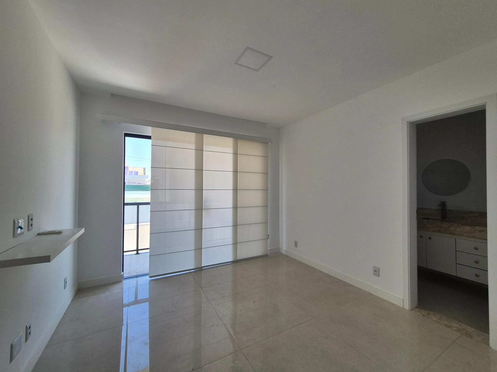 4-bedroom house with a glass-enclosed balcony — photo 29