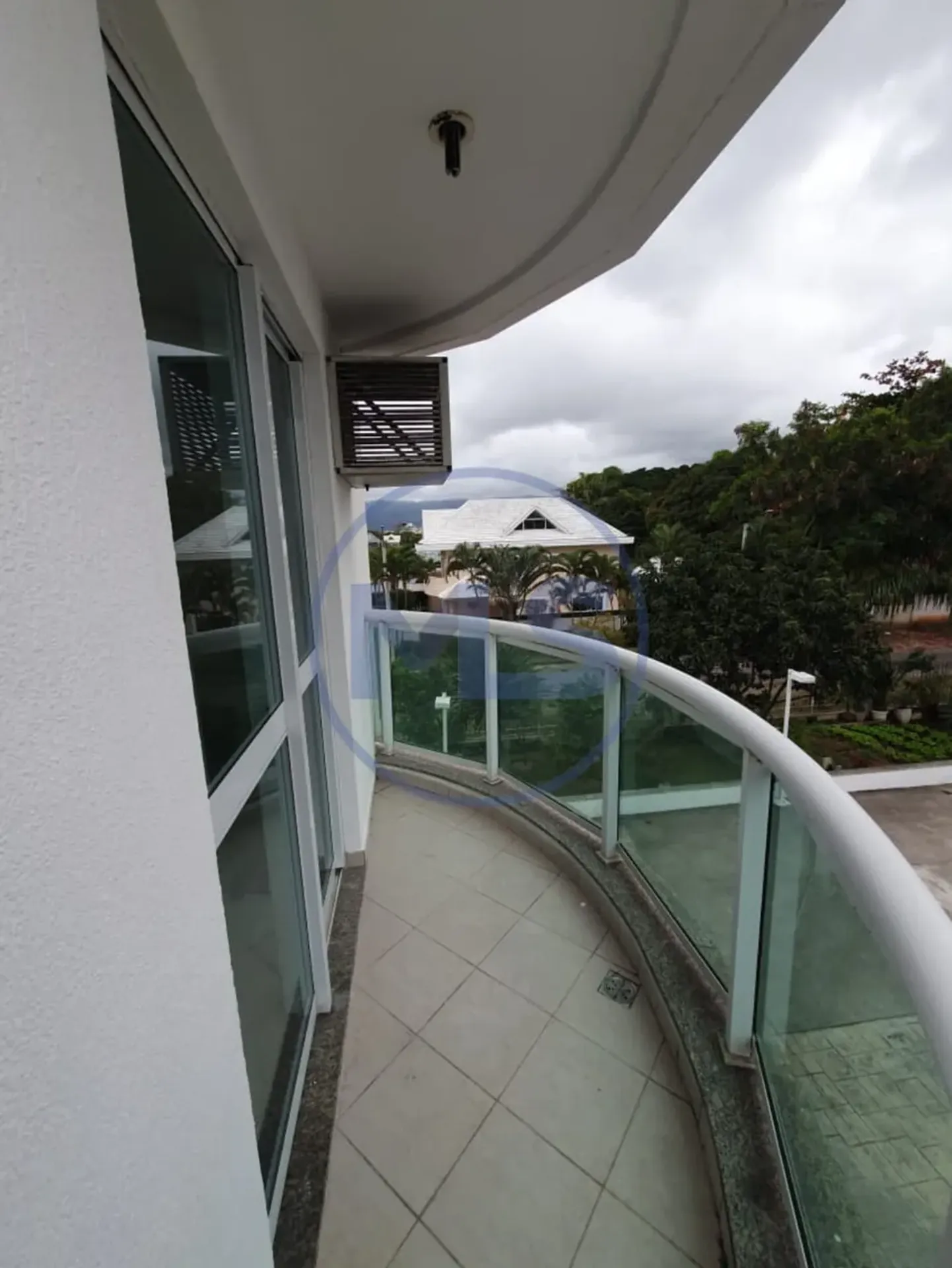 Balcony with a grill in a 3-bedroom apartment, 83 m² — photo 4